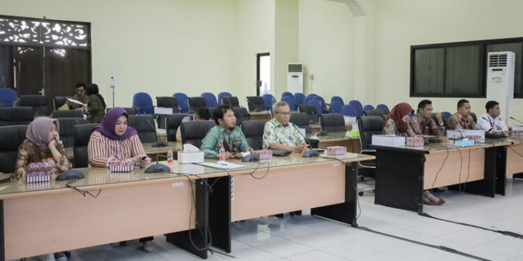 KOMISI I DPRD Kalsel saat melaksanakan monitoring ke DPRD Kabupaten HST, akhir pekan lalu.