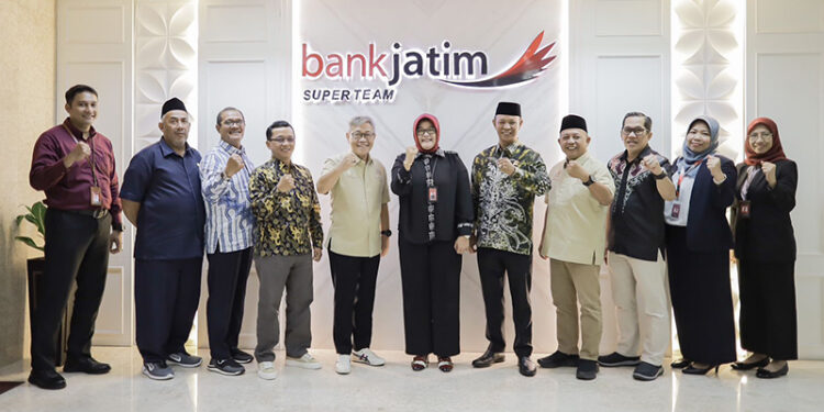 KOMISI II DPRD Kalsel saat melakukan audiensi dalam rangka komparasi bersama Bank Jatim berkenaan dengan KUB.