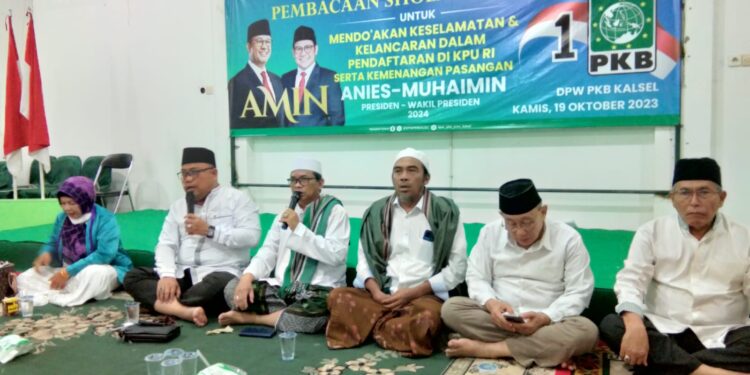 DPW PKB Kalsel saat menggelar doa untuk kelancaran pendaftaran AMIN di KPU Republik Indonesia.
