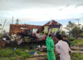 SALAH satu rumah yang mengalami kerusakan akibat bencana alam angin puting beliung di Kalsel, Senin (16/10).
