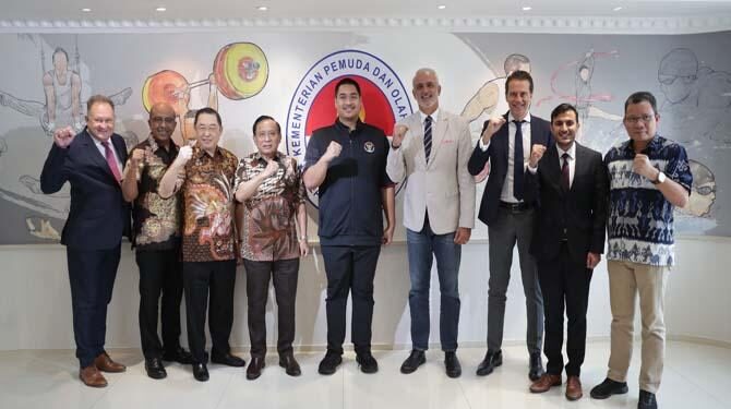MENPORA Dito Ariotedjo menerima audiensi dari delegasi FIVB di kantor Kemenpora, Jakarta, Selasa (17/10).