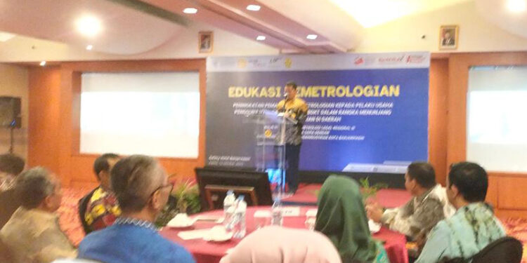 Kadis Perdagin Banjarmasin Ichrom Muftezar saat memberikan sambutan dalam edukasi metrologi, Kamis (12/10).