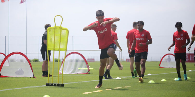 TIM Canada U-17 saat menjalani latihan di Bali United Training Center, Giayar Bali. (Foto: LOC Piala Dunia U-17 Indonesia)