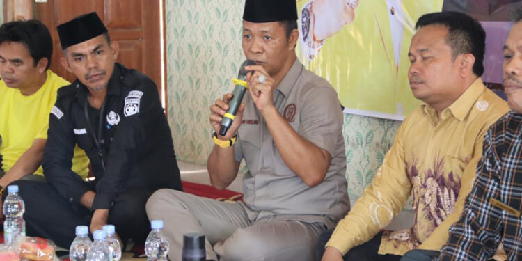 WAKIL Ketua Komisi II DPRD Kalsel Muhammad Yani Helmi saat menyosialisasikan pentingnya membayar pajak.