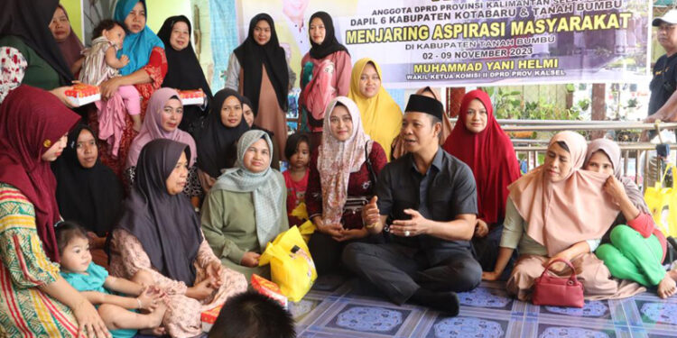 WAKIL Ketua Komisi II DPRD Kalsel Muhammad Yani Helmi saat melaksanakan reses di Desa Bersujud, Kecamatan Simpang Empat, Kabupaten Tanbu.