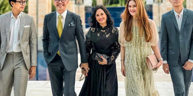 Ferry Salim dan keluarga