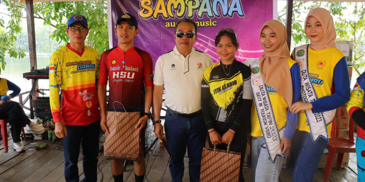 Pj Bupati Serahkan Tropy Pedal Lintas Hatiwin – Suato Lama