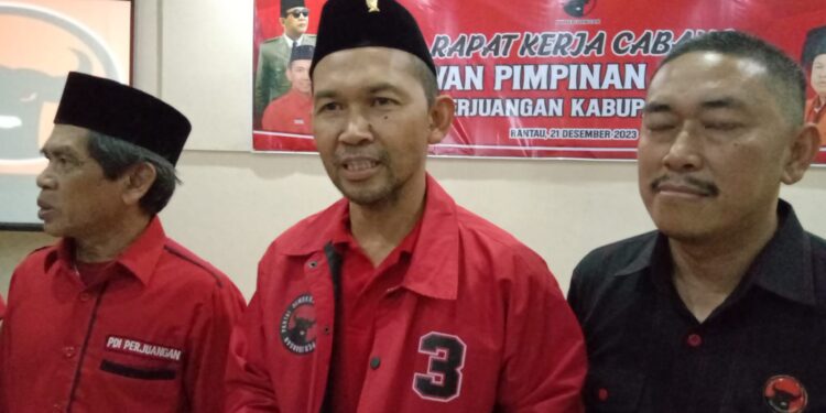 SEKRETARIS DPD PDIP Kalsel Berry Nahdian Forqan usai menghadiri rakercab di Tapin, Kamis (21/12).