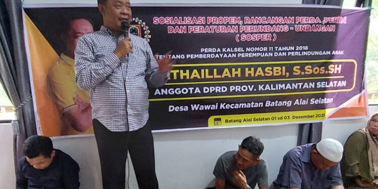 ANGGOTA DPRD Kalsel Athaillah Hasbi saat menggelar sosialisasi di Kecamatan Batang Alai Selatan, Kabupaten HST.