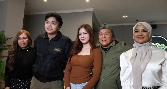 Keluarga Leon Dozan dan Rinoa Aurora menggelar jumpa pers pada Sabtu (9/11/2023) malam.