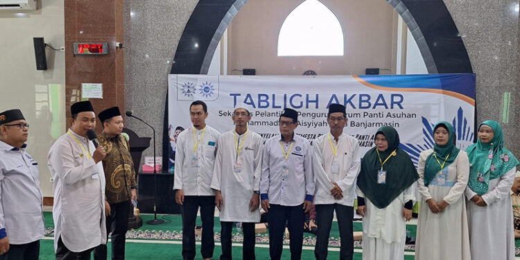Ketua Majelis Pembinaan Kesejahteraan Sosial Pimpinan Daerah Muhammadiyah Kota Banjarmasin Budi Ikhsan saat melantik Pengurus Forum Panti Asuhan Muhammadiyah Aisyiyah se-Kota Banjarmasin periode tahun 2023-2027. Sabtu (16/12).