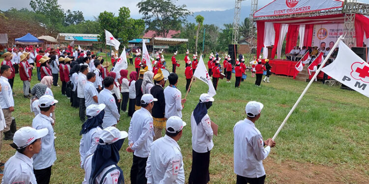 SEJUMLAH Relawan PMI Kalsel saat tengah mengikuti kegiatan TKR II di Tanah Laut.