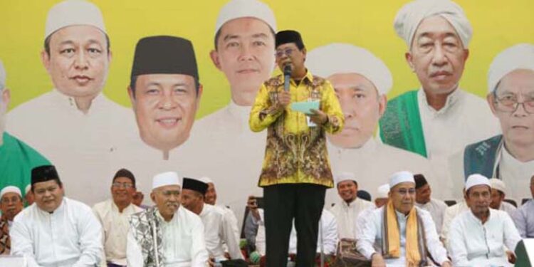GUBERNUR Kalsel Paman Birin memberikan sambutan saat peresmian tebing siring Ponpes Darussalam sepanjang 137 meter.M