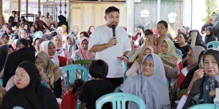 WAKIL Ketua DPRD Kalsel M Syaripuddin saat melaksanakan kegiatan reses untuk menyerap aspirasi masyarakat.