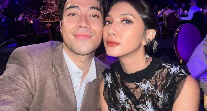 Vidi Aldiano dan istrinya, Sheila Dara.