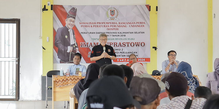 KETUA Komisi II DPRD Kalsel Imam Suprastowo saat Sosialisasi Perda nomor 7 tahun 2018 tengang Gerakan Revolusi Hijau.