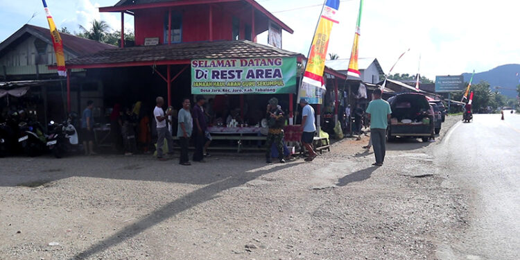 Sambut Haul Guru Sekumpul, Warga Jaro Dirikan Rest Area