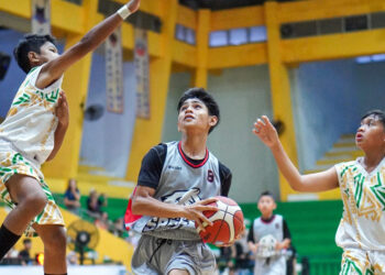 PEMAIN SABBS Muhammad Rafa saat berusaha mencetak poin di Borneo Youth Competition. (Foto: borneoyouthcompetition)