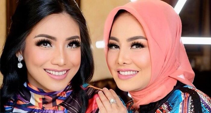 Siti KDI dan Cici Paramida