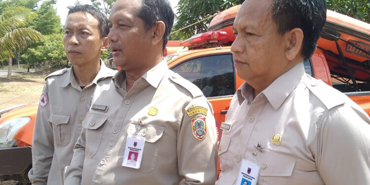KEPALA BPBD Kalsel R Suria Fadliansyah didampingi Kabid Pencegahan dan Kesiapsiagaan Bambang Dedi Mulyadi saat menyampaikan keterangan terkait kesiapan menghadapi Batingsor, Selasa (16/1).