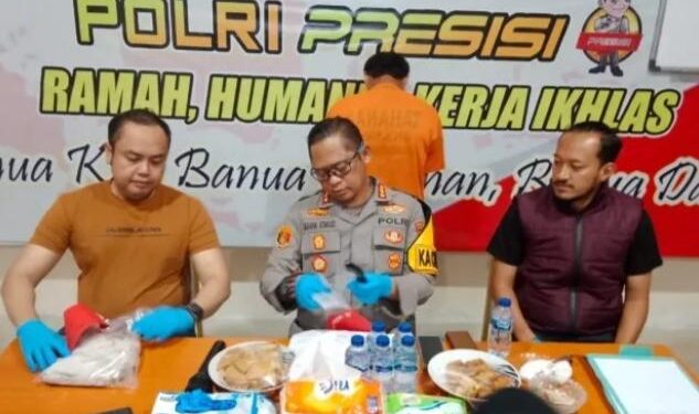 KAPOLRESTA Banjarmasin Kombes Pol Sabana Atmojo Martosumito didampingi Kasat Reskrim Kompol Thomas Afrian dan Kapolsek Banjarmasin Tengah Kompol Eka Saprianto.