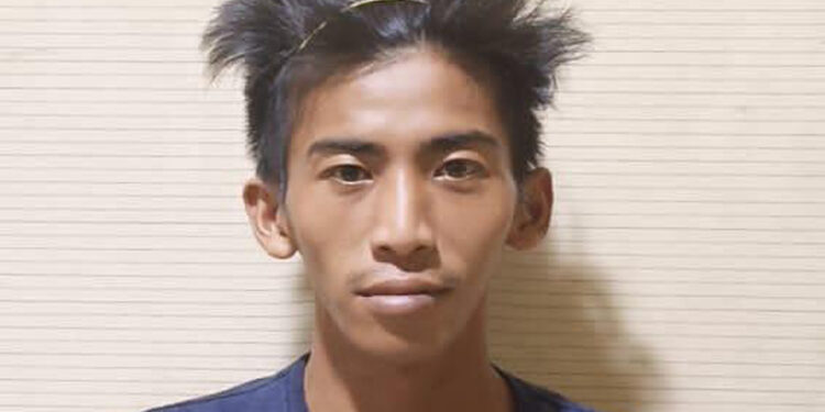 Salah satu dari tiga remaja perampas motor beat saat di Polsek Banjarmasin Barat.