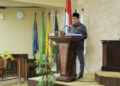 ANGGOTA Komisi II DPRD Provinsi Kalsel Dr H Karlie Hanafi Kalianda SH MH saat menyampaikan laporan pada rapat paripurna.
