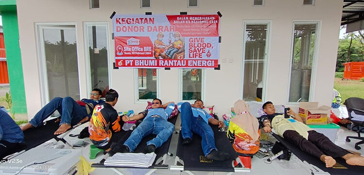 SUASANA kegiatan donor darah yang dilaksanakan PMI Tapin dan PT BRE dalam rangka bulan K3 nasional.