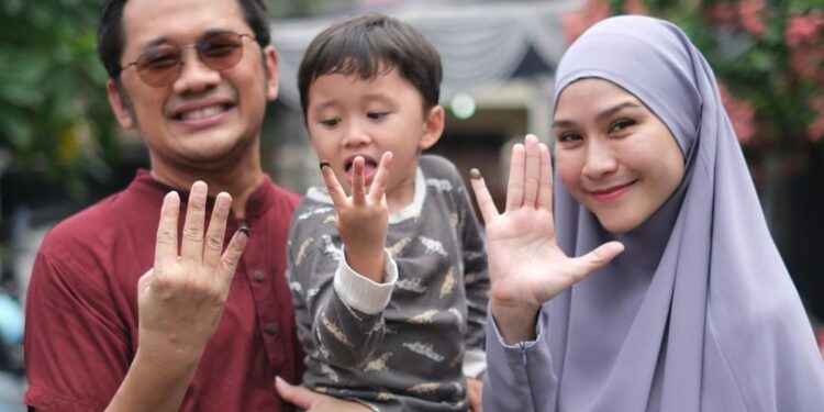 Zaskia Adya Mecca dan keluarga