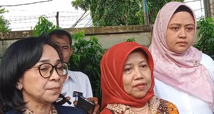 Foto kiri ke kanan, Inspektorat Jendral Kemendikbud, Chatarina Girsang; Komisioner KPAI Diyah Puspitarini; dan PLT Deputi Perlindungan Khusus Anak Kementerian PPPA, Rini Handayani.