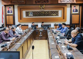 KOMISI III DPRD Kalsel saat melakukan kunjungan kerja ke DPRD Jatim.