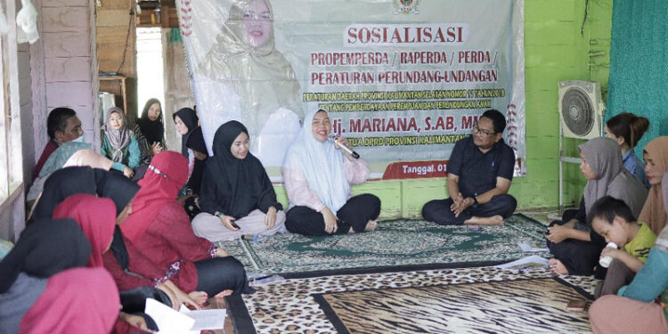 Wakil Ketua DPRD Provinsi Kalsel, Hj Mariana menggelar sosialisasi Peraturan Daerah (Perda) nomor 11 tahun 2018 tentang Pemberdayaan Perempuan dan Perlindungan Anak.