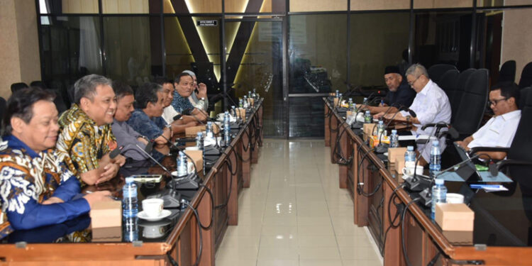 Komisi II DPRD Provinsi Kalsel menerima kunjungan kerja dari Komisi II DPRD Kota Mojokerto Provinsi Jawa Timur.