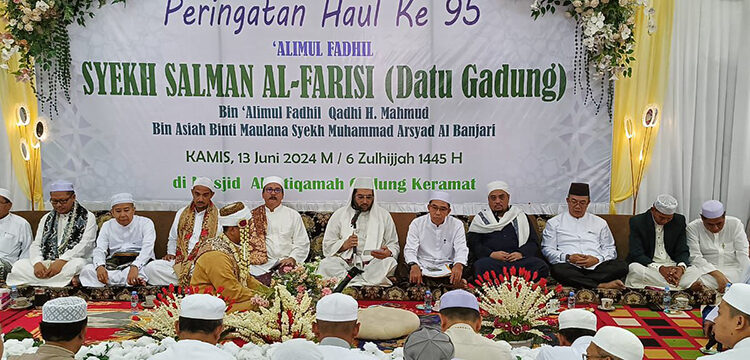 SUASANA peringatan haul ke-59 Syekh Salman Al-Farisi di Mesjid Al-Istiqamah Gadung Keramat, Kecamatan Bakarangan. Kamis (13/6).