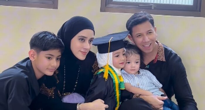 Fairuz A Rafiq dan keluarga.