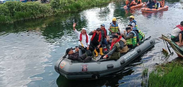 Gubernur Muhidin Bantu Korban Banjir Batola