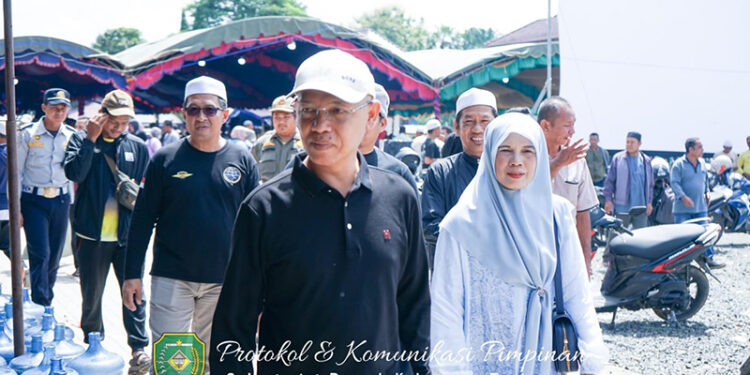 SEKDA Tapin H Sufiansyah saat memantau posko rest area untuk Jamaah Haul Abah Guru Sekumpul, Minggu (5/1).