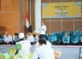Bupati Tapin H Yamani saat memberikan sambutan pada kegiatan sunatan massal ramadhan yang di adakan Dinas kesehatan kabupaten Tapin.