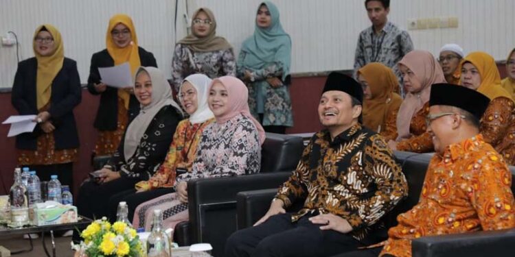Wakil Gubernur (Wagub) Kalimantan Selatan, H Hasnuryadi Sulaiman ketika menghadiri musyawarah wilayah (Muswil) Pengurus Wilayah Asosiasi Guru Pendidikan Agama Islam Indonesia (AGPAII) Kalsel di Banjarbaru