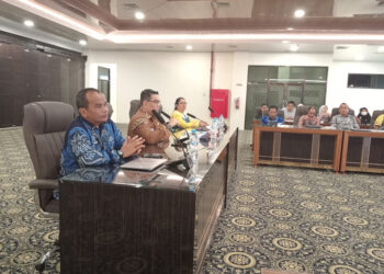 SEKDA Kotabaru H Eka Saprudin saat membuka Sosialisasi dan Bimtek Implementasi Transaksi Katalog Elektronik Versi 6 di Aula Bamega, Kamis (18/9).