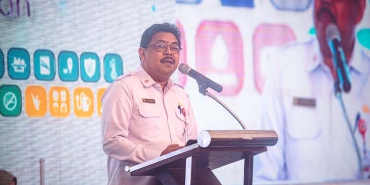 Plt Asisten Bidang Pemerintahan dan Kesra Setdaprov Kalsel, Dr HM Muslim saat menyampaikan sambutan tertulis Gubernur Kalsel pada pembukaan jambore kader Posyandu bidang kesehatan tahun 2025 di Banjarmasin