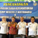 KEPALA DPPPAPPKB Kotabaru Sri Sulistyani berfoto bersama usai pencanangan SMPN 2 Pulau Laut Utara menjadi SSK, Rabu (5/11).