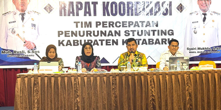 PEMKAB Kotabaru saat menggelar Rakor Tim Pencegahan dan Percepatan Penurunan Stunting di Hotel Grand Surya, Kamis (6/11).