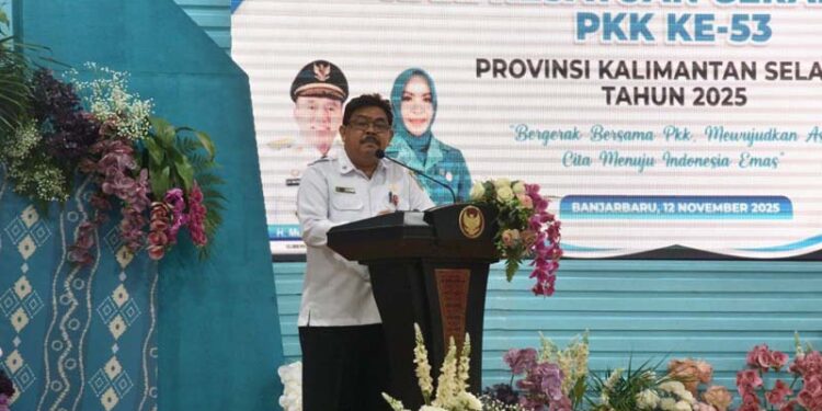 Plt Asisten Bidang Pemerintahan dan Kesra Setdaprov Kalimantan Selatan, Dr HM Muslim saat membacakan sambutan tertulis Gubernur Kalsel pada peringatan Hari Kesatuan Gerak PKK ke-53 tahun 2025 tingkat Provinsi Kalsel