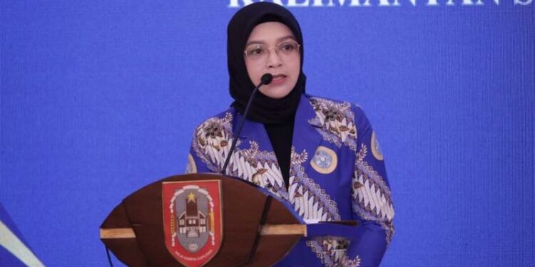 Ketua Ikatan Keluarga Alumni Universitas Airlangga (IKA UNAIR) Kalimantan Selatan, drg Ellyana Trisya saat menyampaikan sambutan disela penandatanganan Memorandum of Agreement (MoA) atau Penandatanganan Kesepakatan Bersama dengan Universitas Airlangga Surabaya serta sejumlah mitra strategis yang berlangsung di Sasangga Banua Banjarmasin