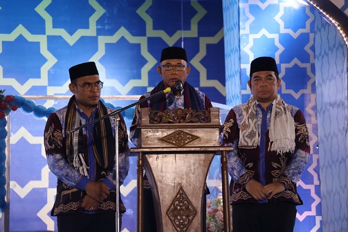 BUPATI Kotabaru H Muhammad Rusli didampingi Wabup Syairi Mukhlis dan Sekda H Eka Saprudin saat membuka MTQ ke-56 tingkat Kabupaten Kotabaru, Rabu (1/4) malam.