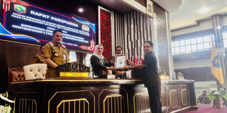 DPRD Kotabaru saat menggelar rapat paripurna, Senin (6/4).
