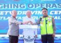 GUBERNUR Kalimantan Selatan H Muhidin (tengah) bersama Kakorlantas Polri Irjen Pol Agus Suryonugroho dan Kapolda Kalsel Irjen Pol Dr Rosyanto Yudha Hermawan menekan tombol sirene sebagai tanda diresmikannya Safety Driving Center Ditlantas Polda Kalsel.