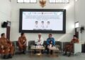 Kepala Dinas Koperasi dan UKM Provinsi Kalimantan Selatan, Dr Rahmaddin (dua dari kanan) saat menyimak ceramah agar dalam rangka memperkuat mental ASN di lingkungan Pemprov Kalsel