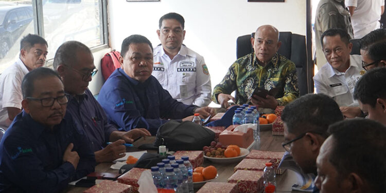 BUPATI Kotabaru saat menghadiri FGD Pembangunan Jembatan Pulau Laut.